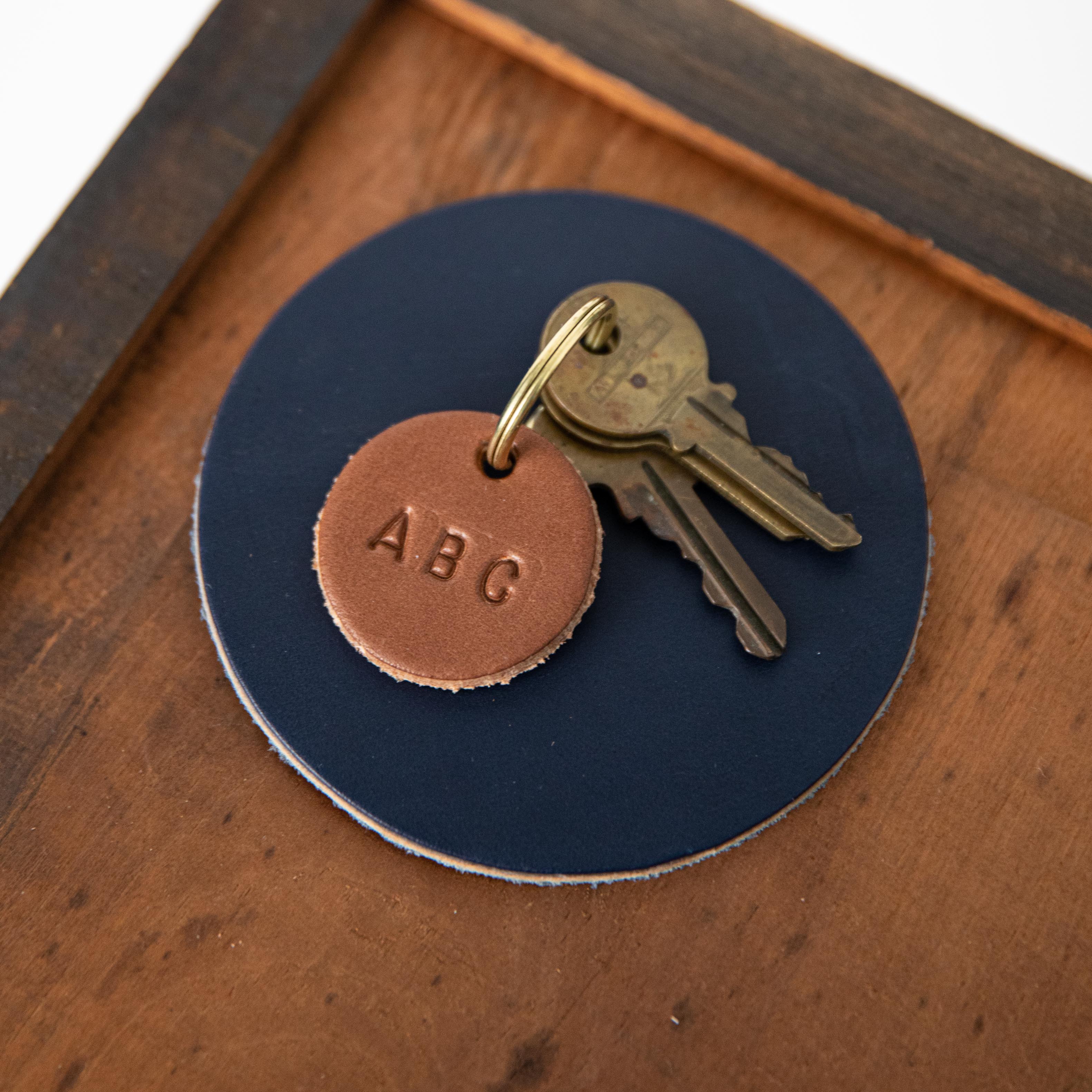 Vegetable Tanned Circle Key Fob- leather keychain - leather key holder - leather key fob - KMM & Co.