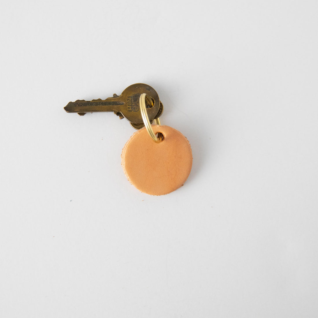 Vegetable Tanned Circle Key Fob- leather keychain - leather key holder - leather key fob - KMM &amp; Co.